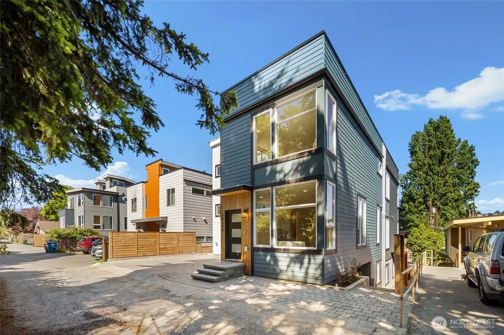 3035 21st Avenue W Seattle WA 98199