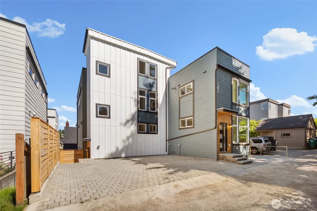 3035 21st Avenue W Seattle WA 98199