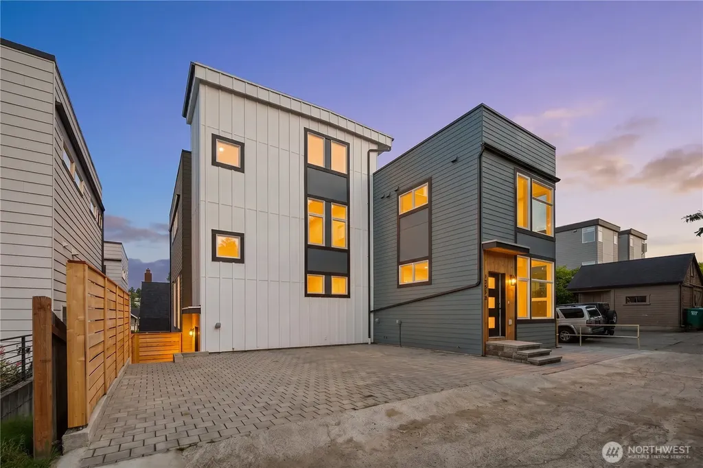 3035 21st Avenue W Seattle WA 98199
