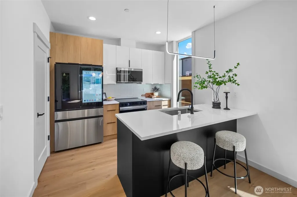 3035 21st Avenue W Seattle WA 98199