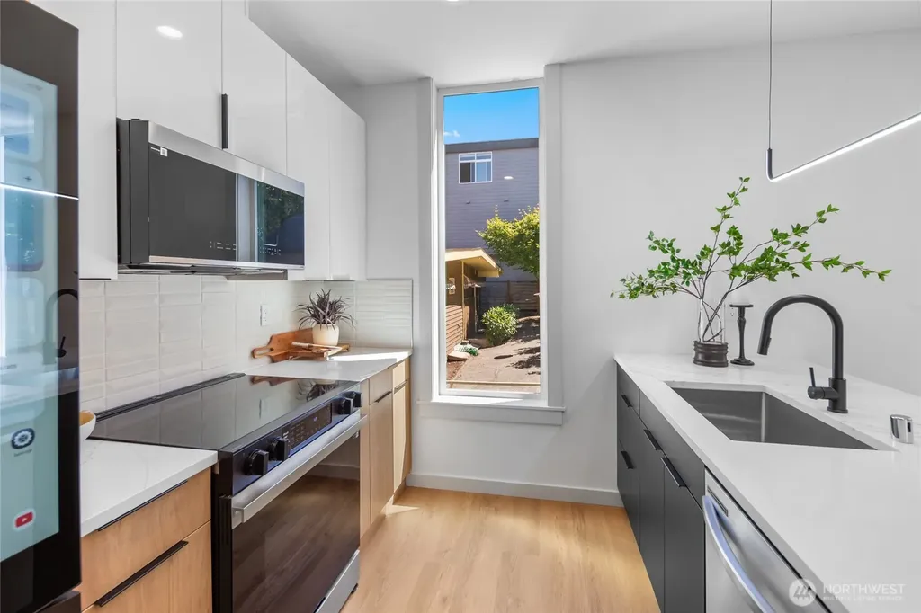 3035 21st Avenue W Seattle WA 98199