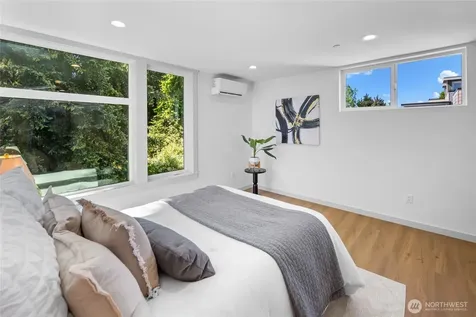 3035 21st Avenue W Seattle WA 98199