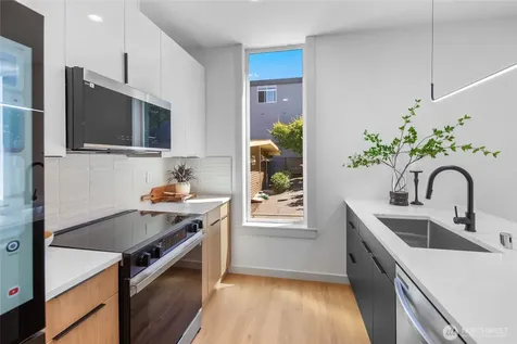 3035 21st Avenue W Seattle WA 98199