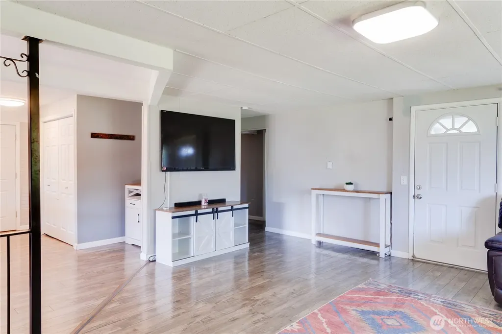 1108 S 8th Avenue Kelso WA 98626