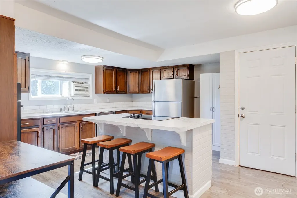 1108 S 8th Avenue Kelso WA 98626