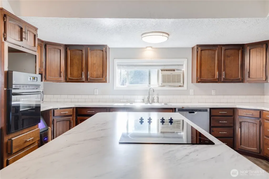 1108 S 8th Avenue Kelso WA 98626