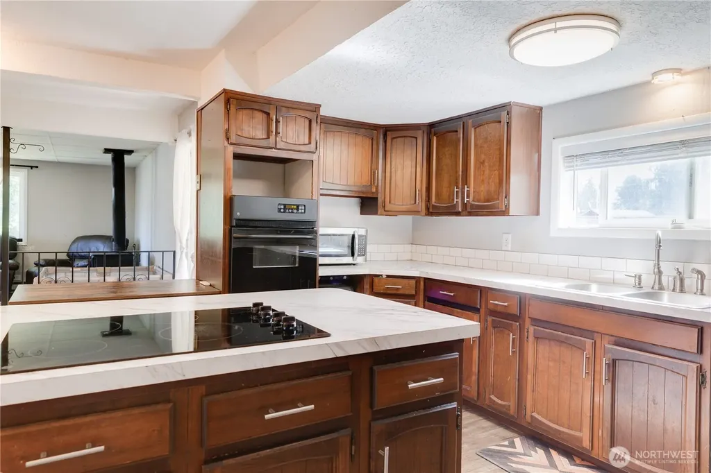 1108 S 8th Avenue Kelso WA 98626