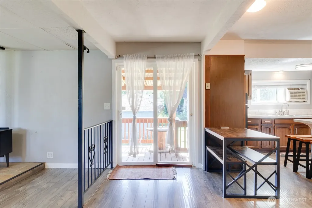 1108 S 8th Avenue Kelso WA 98626