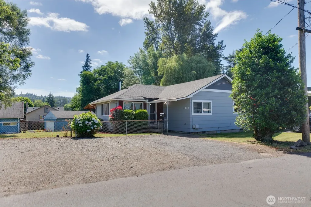 1108 S 8th Avenue Kelso WA 98626