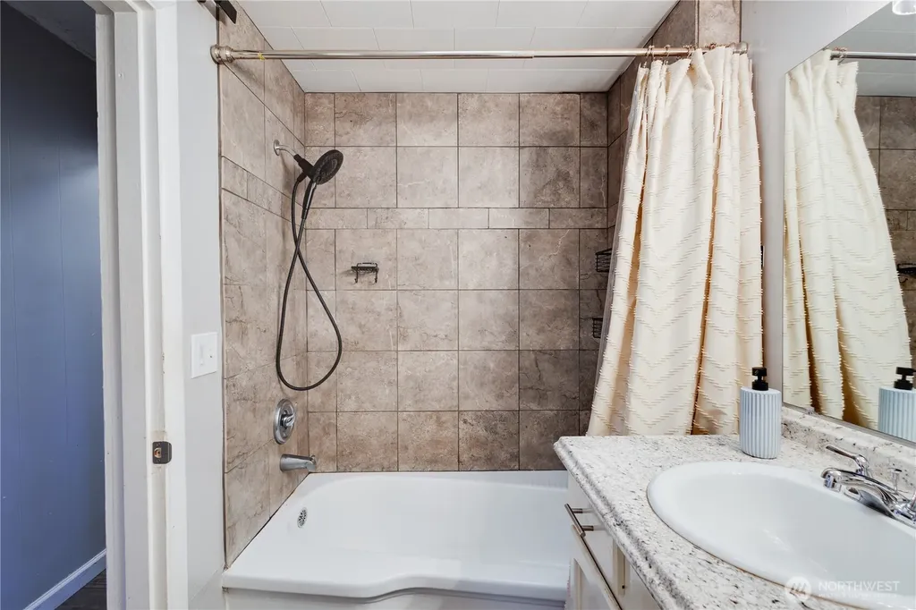 1108 S 8th Avenue Kelso WA 98626