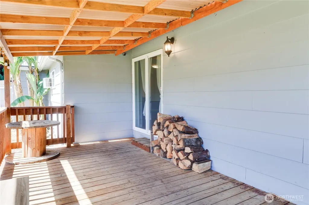 1108 S 8th Avenue Kelso WA 98626