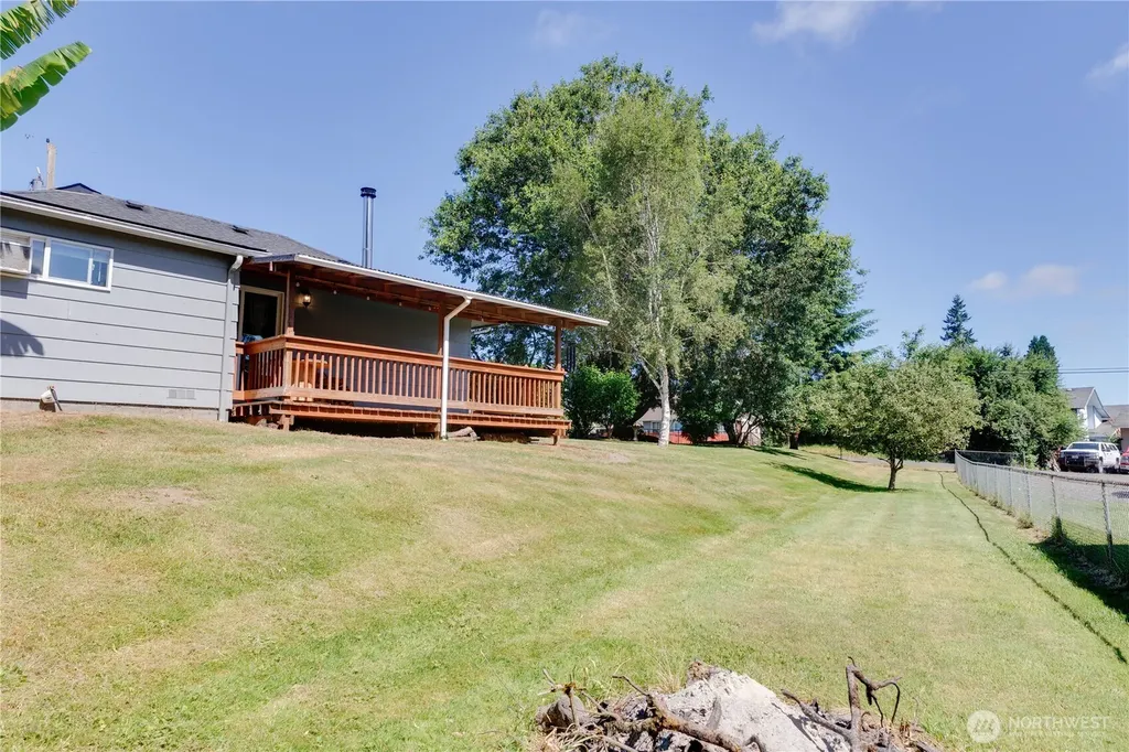 1108 S 8th Avenue Kelso WA 98626