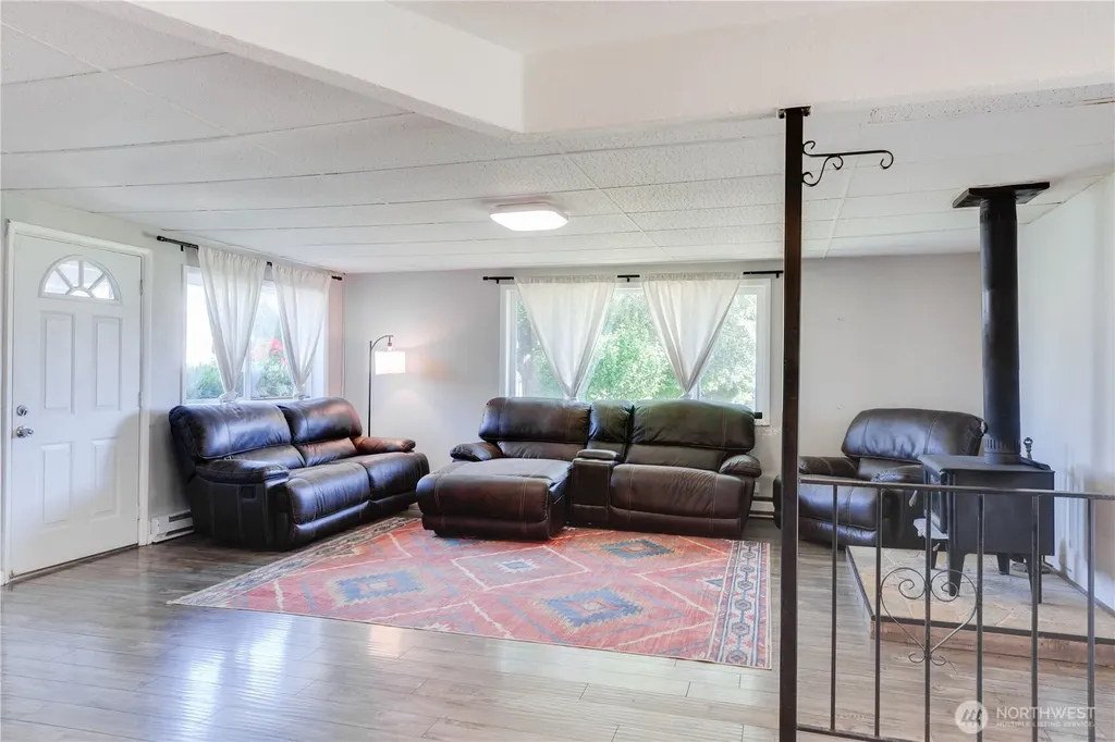 1108 S 8th Avenue Kelso WA 98626