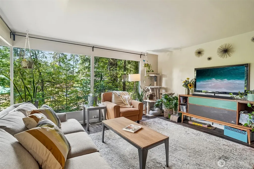 19604 10th Avenue NE Shoreline WA 98155