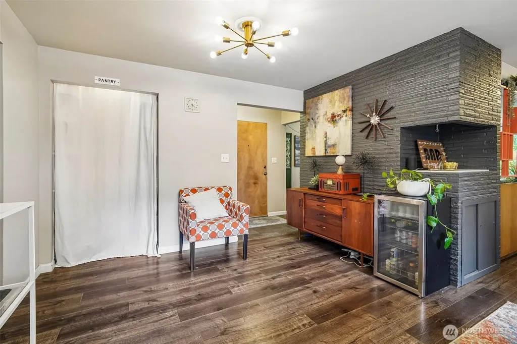 19604 10th Avenue NE Shoreline WA 98155