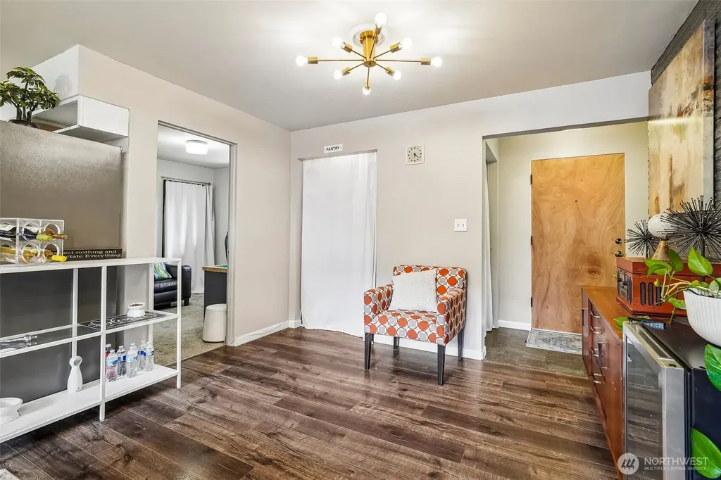 19604 10th Avenue NE Shoreline WA 98155