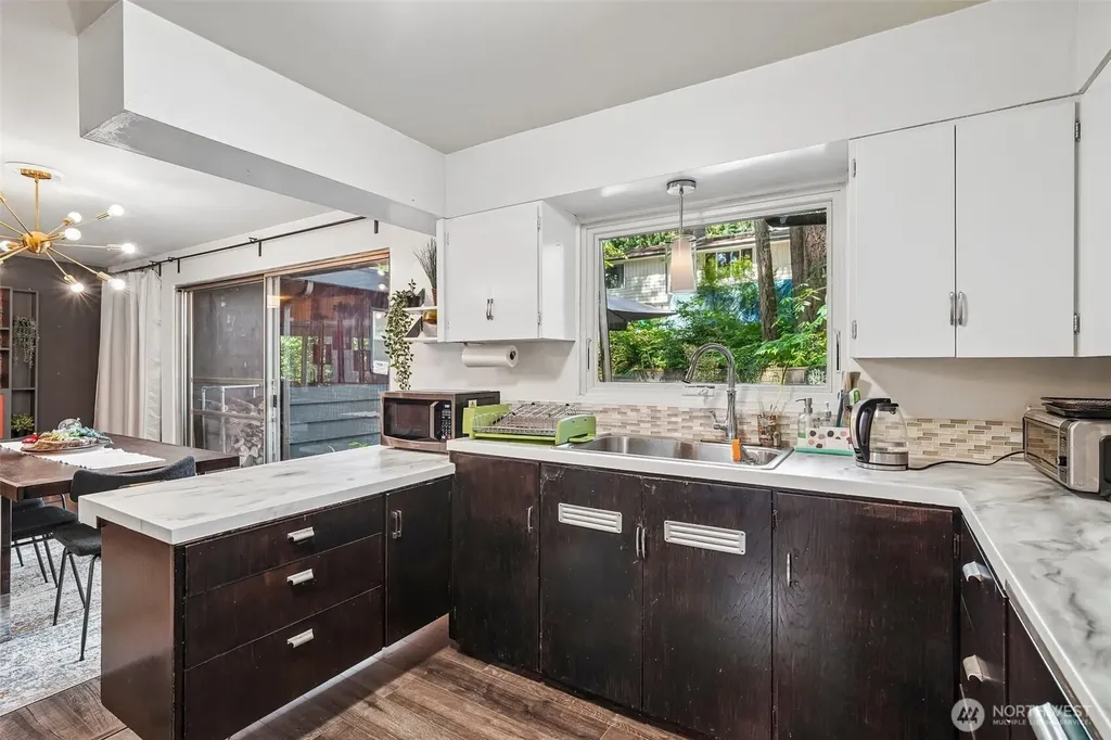 19604 10th Avenue NE Shoreline WA 98155