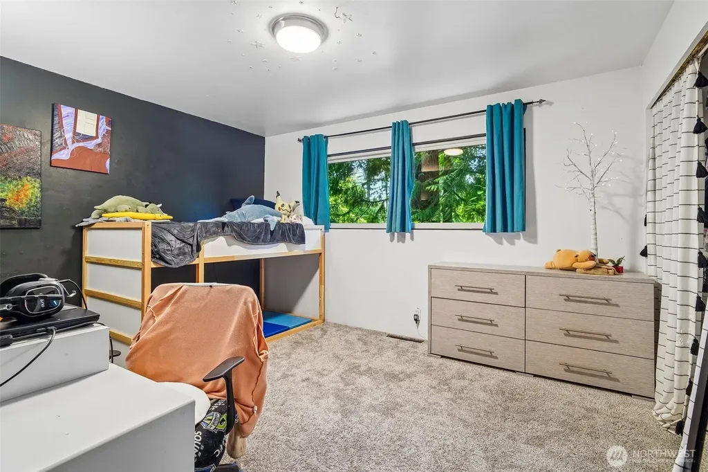 19604 10th Avenue NE Shoreline WA 98155