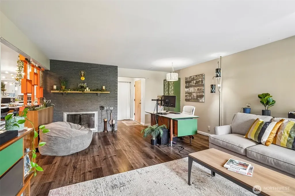19604 10th Avenue NE Shoreline WA 98155