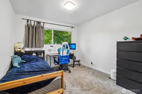 19604 10th Avenue NE Shoreline WA 98155