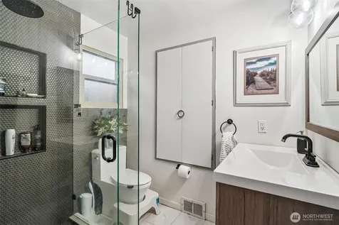 19604 10th Avenue NE Shoreline WA 98155