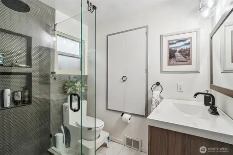 19604 10th Avenue NE Shoreline WA 98155