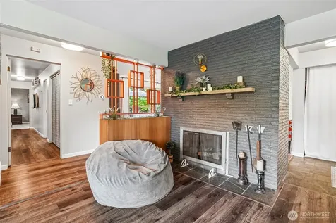19604 10th Avenue NE Shoreline WA 98155