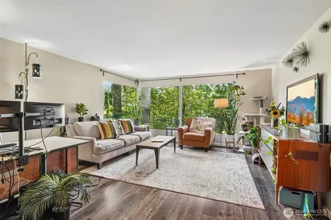 19604 10th Avenue NE Shoreline WA 98155