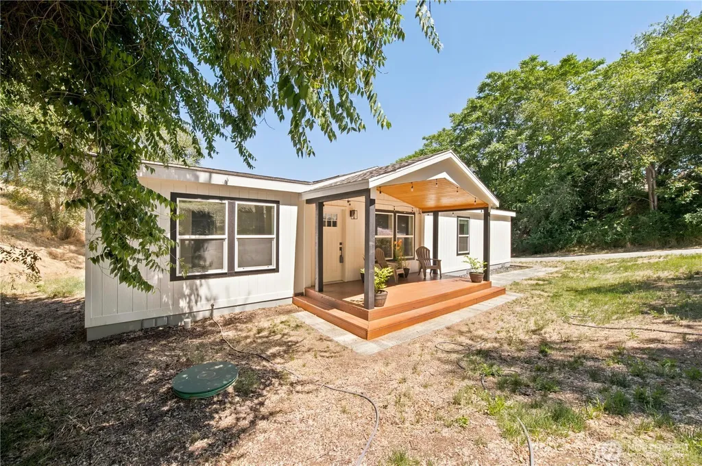 329 E Franklin Street Chelan WA 98816