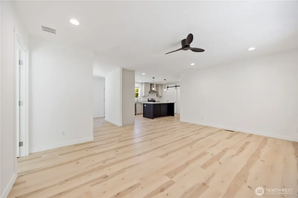 329 E Franklin Street Chelan WA 98816