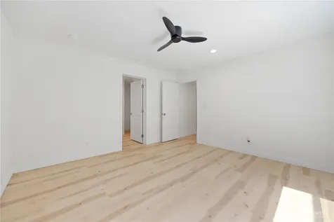 329 E Franklin Street Chelan WA 98816
