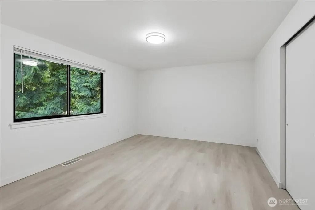 12017 NE 68th Place Kirkland WA 98033