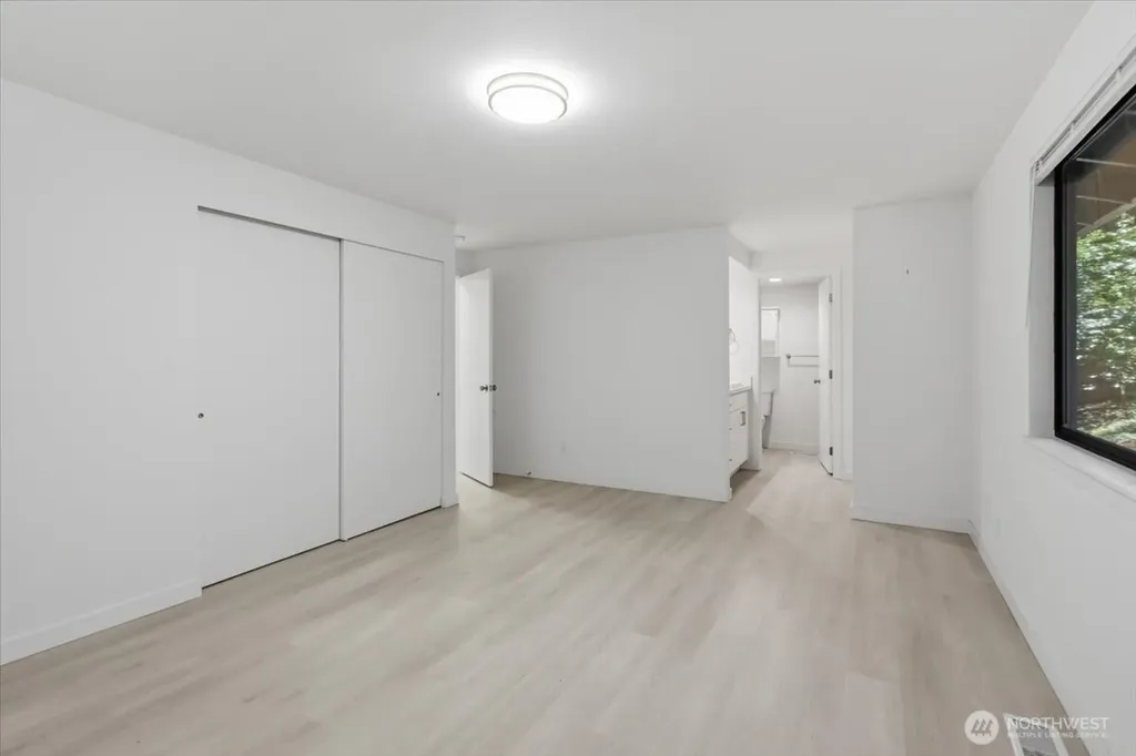 12017 NE 68th Place Kirkland WA 98033