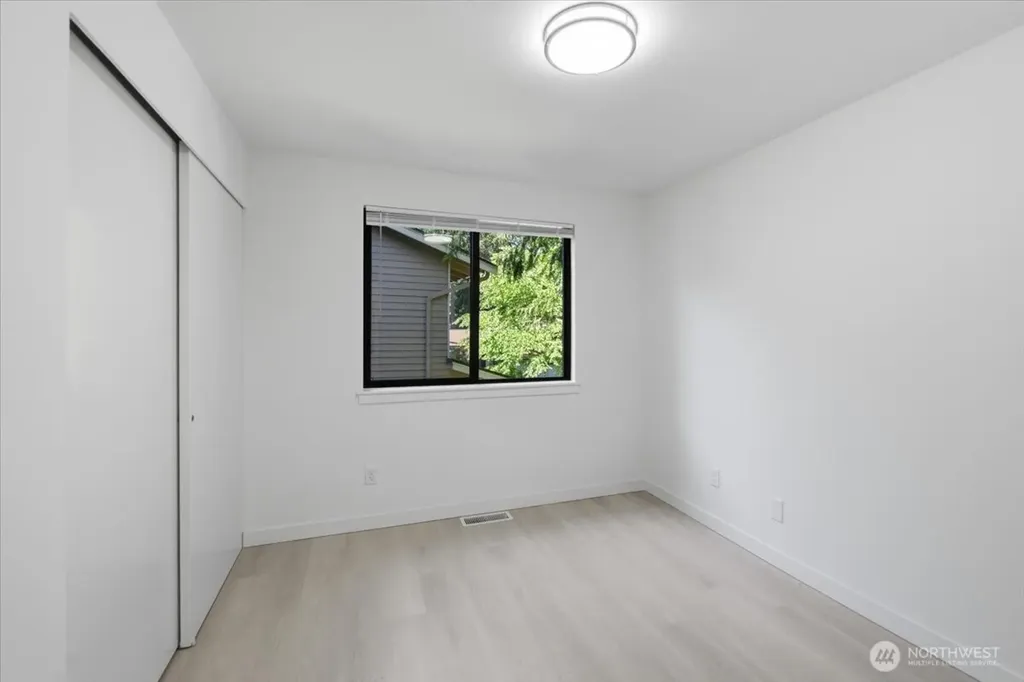 12017 NE 68th Place Kirkland WA 98033