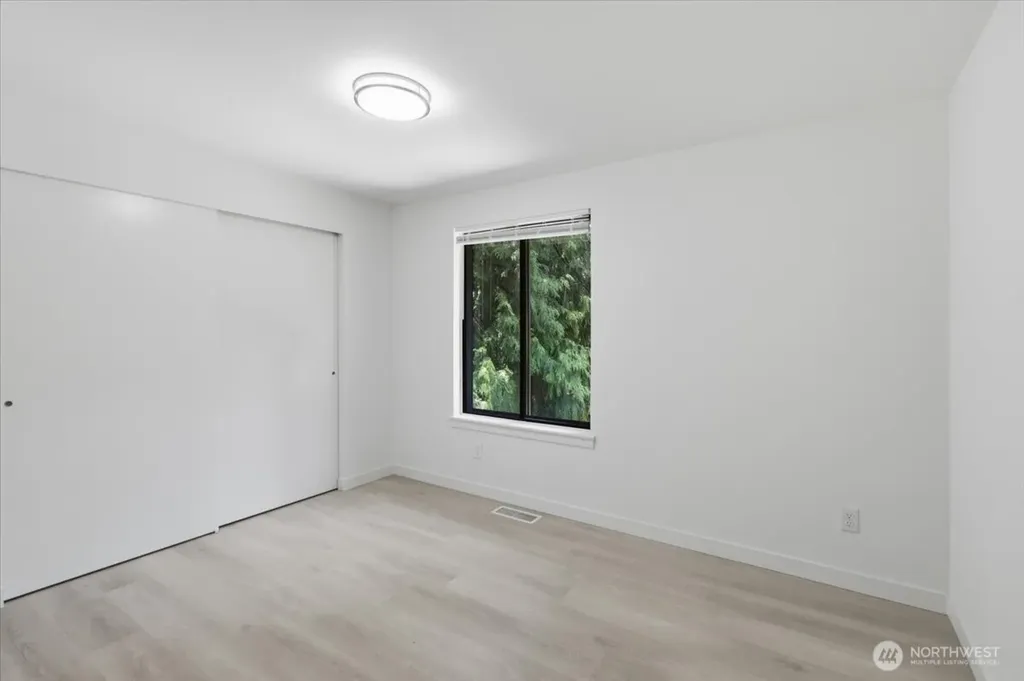 12017 NE 68th Place Kirkland WA 98033