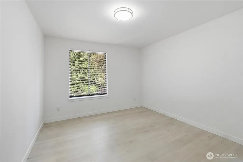 12017 NE 68th Place Kirkland WA 98033