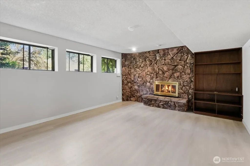 12017 NE 68th Place Kirkland WA 98033