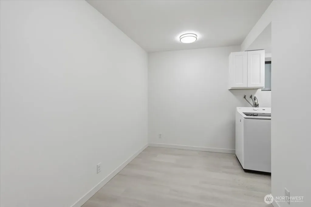 12017 NE 68th Place Kirkland WA 98033