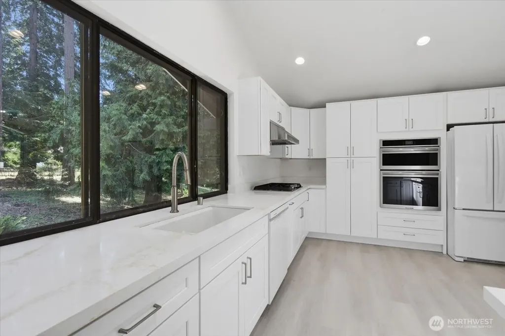 12017 NE 68th Place Kirkland WA 98033
