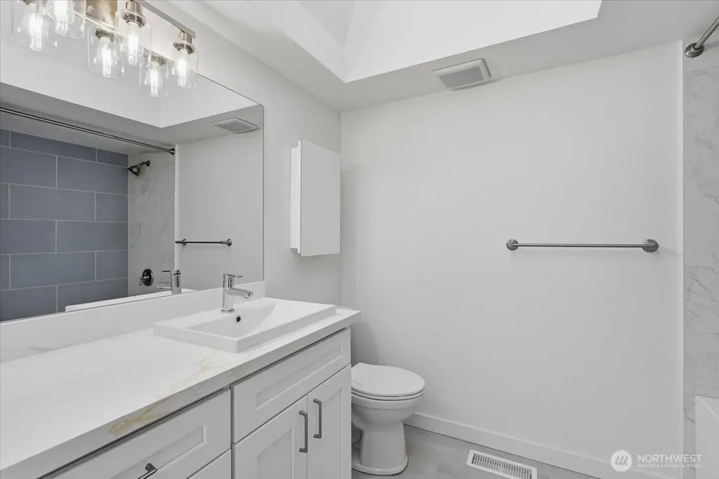12017 NE 68th Place Kirkland WA 98033