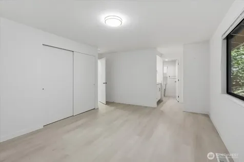 12017 NE 68th Place Kirkland WA 98033