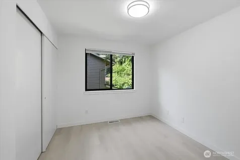 12017 NE 68th Place Kirkland WA 98033