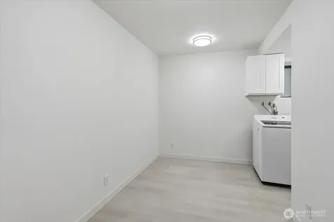 12017 NE 68th Place Kirkland WA 98033