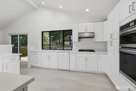 12017 NE 68th Place Kirkland WA 98033