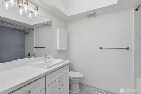 12017 NE 68th Place Kirkland WA 98033