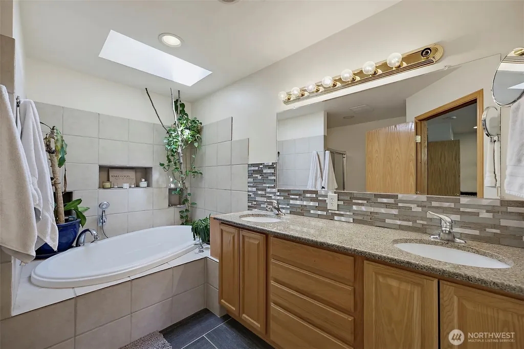 12209 133rd Avenue E Puyallup WA 98374