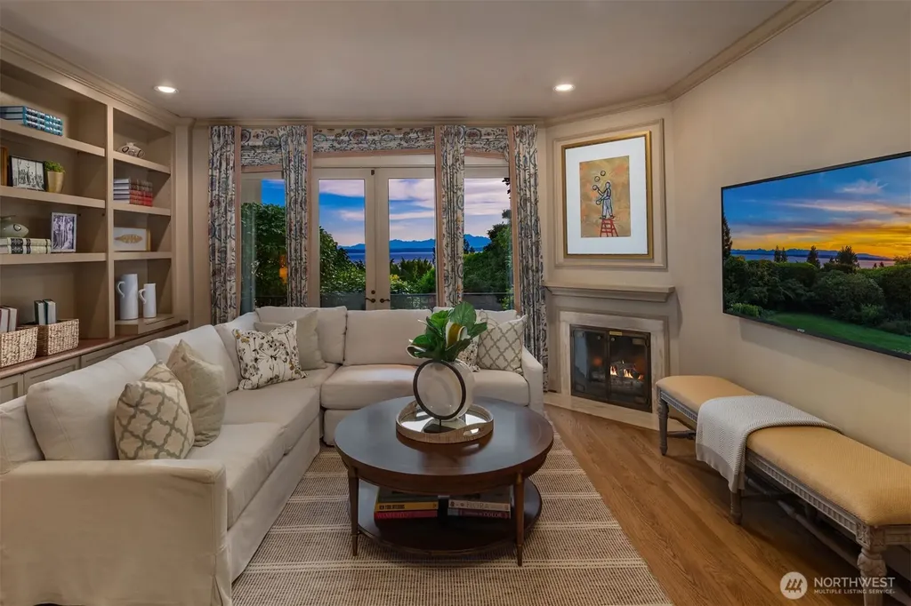 49 NW Cherry Loop Shoreline WA 98177