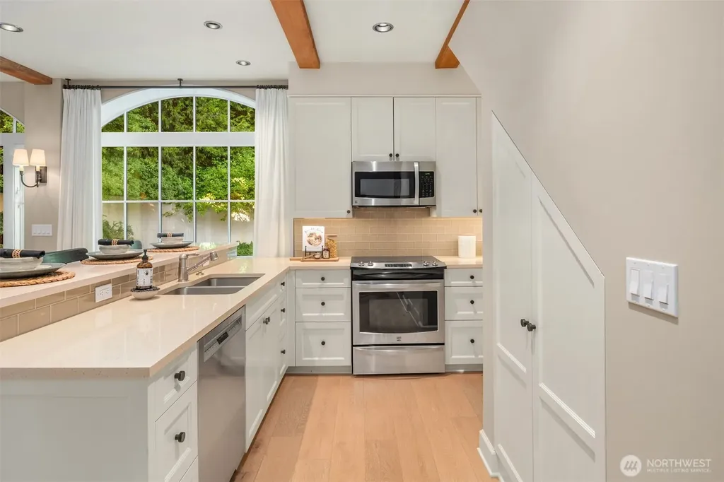 49 NW Cherry Loop Shoreline WA 98177