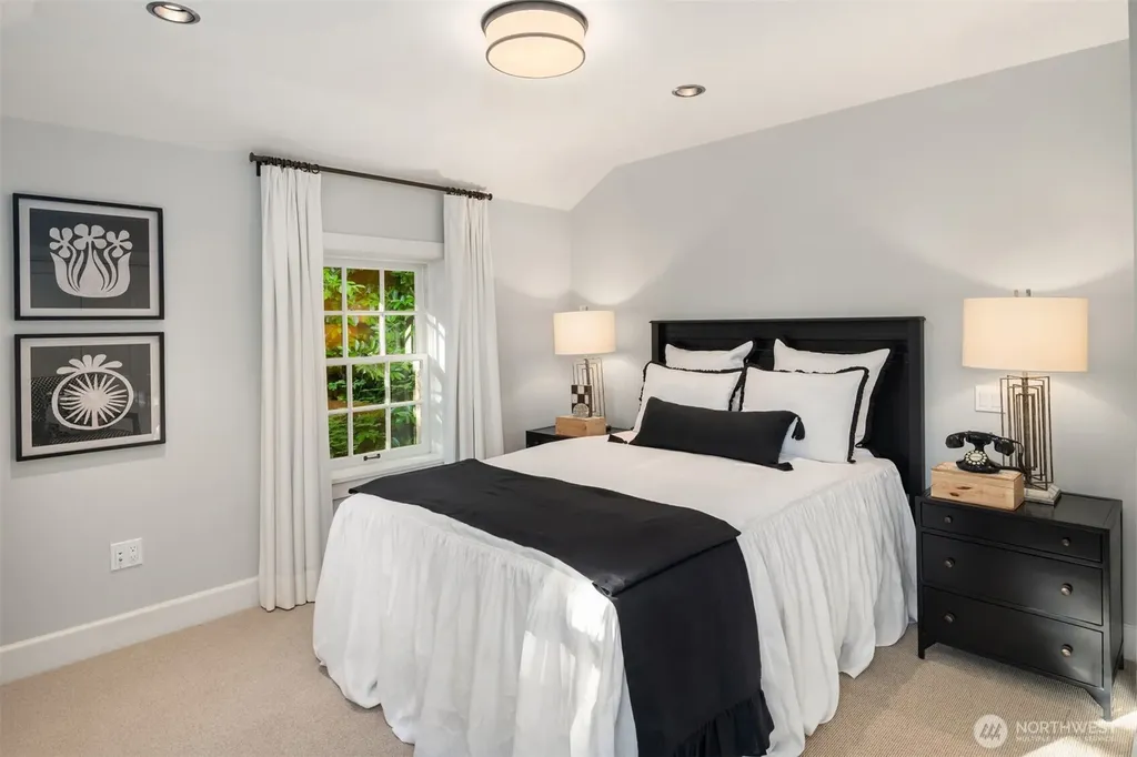 49 NW Cherry Loop Shoreline WA 98177