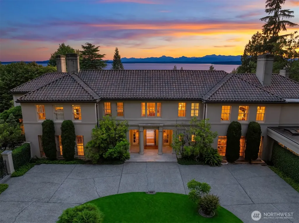 49 NW Cherry Loop Shoreline WA 98177